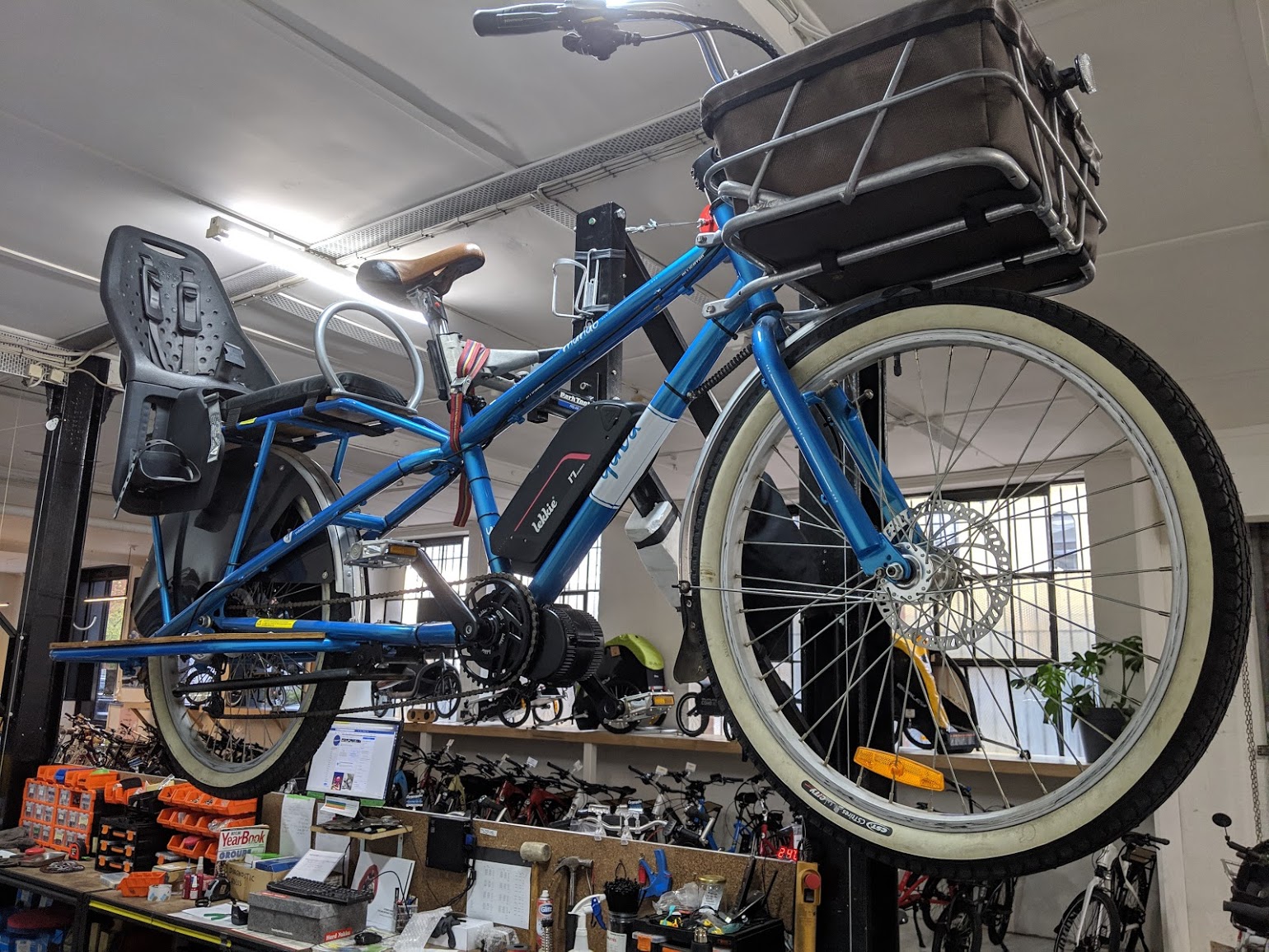 Mundo cargocycles stand